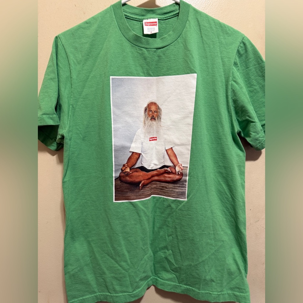 SUPREME Green Meditation Graphic Tee